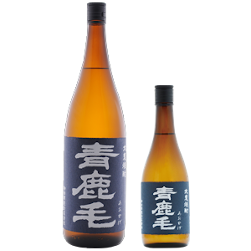原料：二条大麦
麹：麦麹（白麹）
蒸留方法：常圧
アルコール度数：25%
青鹿毛は、常圧蒸留で作られ、力強く奥深いコクと風味が特徴です。豊かで伸びのある余韻は「洋酒にも負けない蒸留酒の香味が楽しめる」と「酒呑み」の皆様にご好評いただいています。鶏レバーやタレ焼きなどとの相性抜群、洋酒のようにナッツ類と合わせてもお楽しみいただけます。