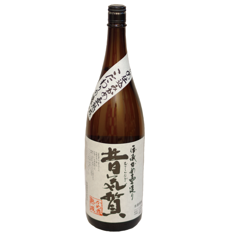原料：米(ひのひかり)
麹：米麹（黒麹）
蒸留方法：常圧
アルコール度数：25%
昔ながらの伝統製法で仕込まれた本格派の手作り米焼酎です。
原料は良質の米と米麹を用い、地中に埋めた素焼きの｢かめ壷｣の中で発酵･蒸留を経て出来上がった焼酎をもう一度「かめ壷」の中で貯蔵熟成させることにより純米ならではの風味とまろやかでより深みのある味わいが生まれました。
古式製法への頑ななこだわりから、名付けて｢昔気質｣。
そのまま生で呑るもよし、氷を入れてオンザロックで呑るもまたよし。
伝統の技が生きる格別の味わいを、どうぞお楽しみ下さい。